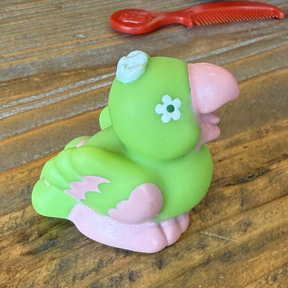 Vintage 1980’s Strawberry Shortcake Lime Chiffon + Parfait Parrot Bird Figure - Picture 7 of 8